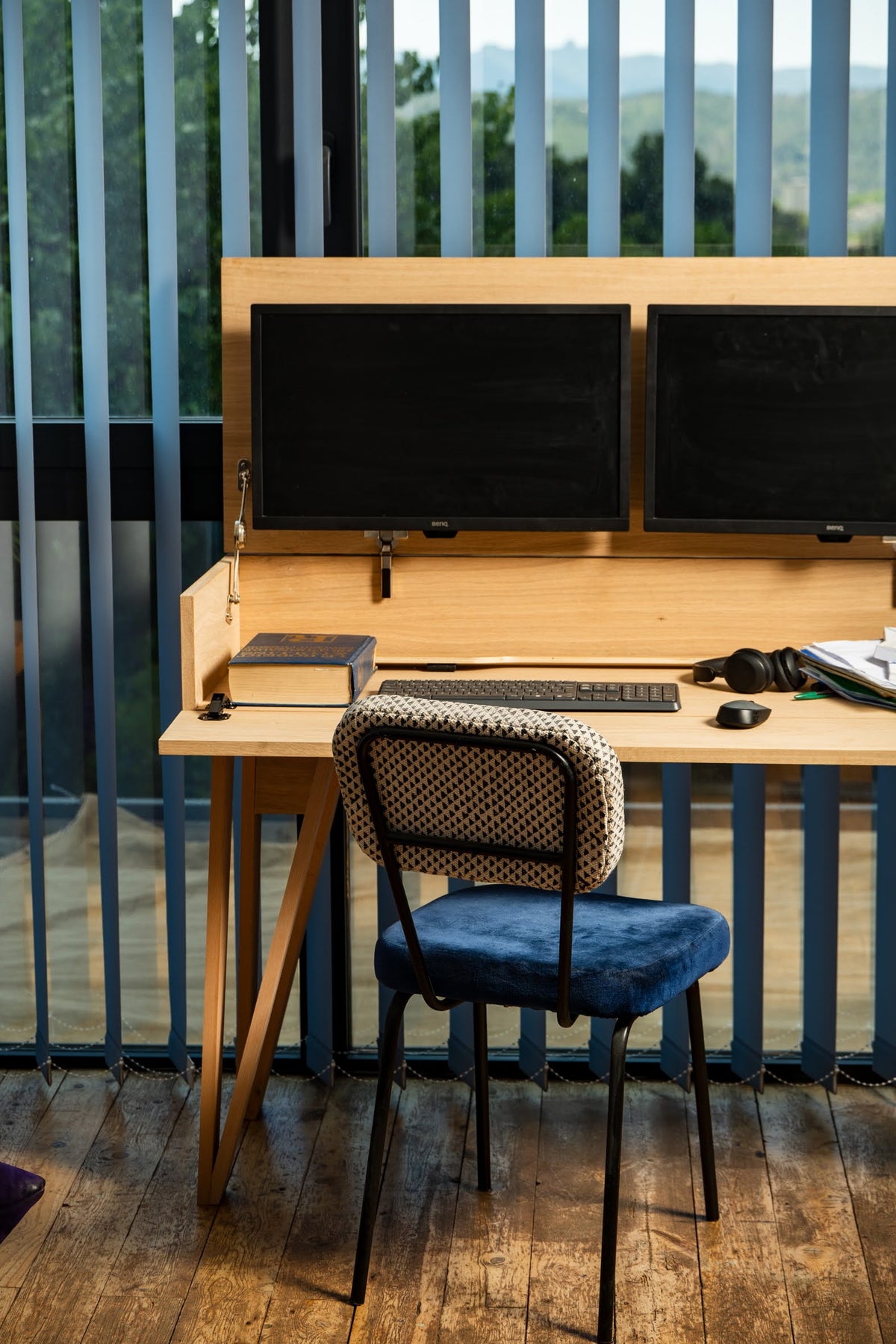 Existe-t-il un bureau idéal pour un petit espace ? Les meilleures solutions pour allier design et productivité