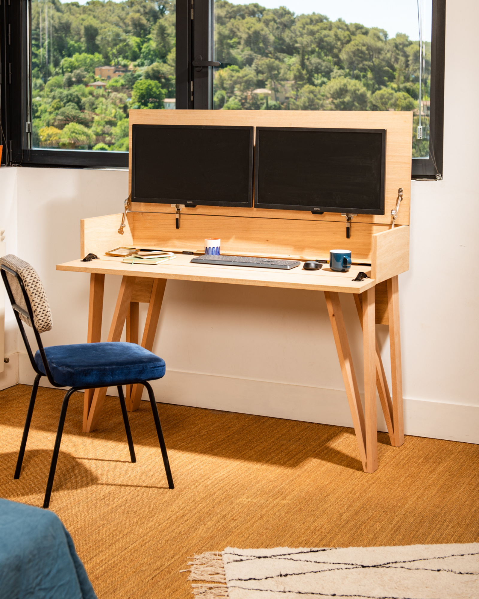 Bureau BOSS modulable en chêne 128 x 45/60 cm - compatible 2 écrans 24" - pied cache fil Le Corbu
